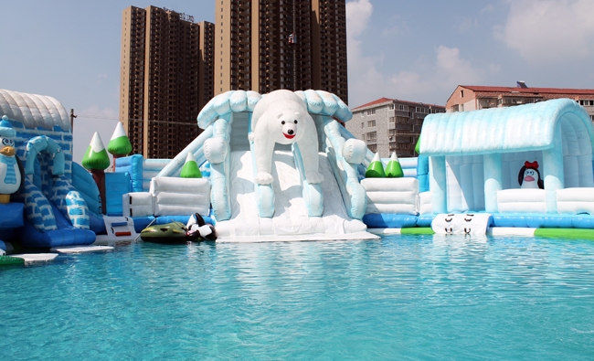 Hebei Chengde Inflatable Water Park Customer Case 第1张